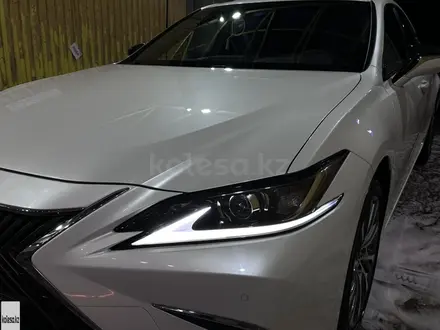 Lexus ES 300h 2021 года за 28 000 000 тг. в Астана – фото 2