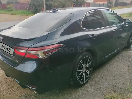 Toyota Camry 2021 года за 13 500 000 тг. в Астана – фото 5