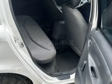 Toyota Yaris 2000 года за 3 500 000 тг. в Алматы – фото 8