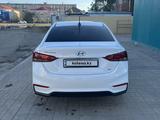 Hyundai Solaris 2018 года за 4 799 000 тг. в Атырау – фото 4