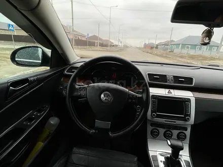 Volkswagen Passat 2008 года за 1 800 000 тг. в Атырау – фото 2