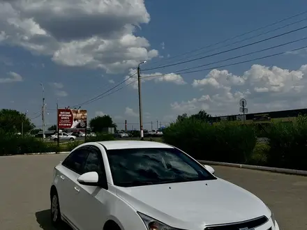 Chevrolet Cruze 2015 года за 3 000 000 тг. в Уральск – фото 2