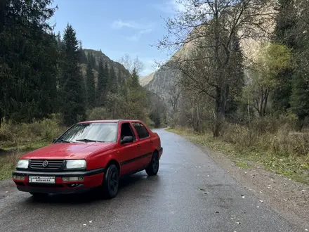 Volkswagen Vento 1992 года за 1 600 000 тг. в Алматы