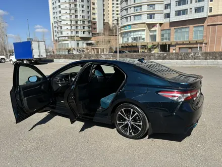 Toyota Camry 2019 года за 11 000 000 тг. в Астана – фото 13