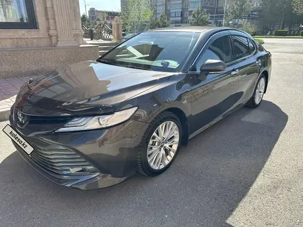 Toyota Camry 2019 года за 15 200 000 тг. в Шымкент – фото 2