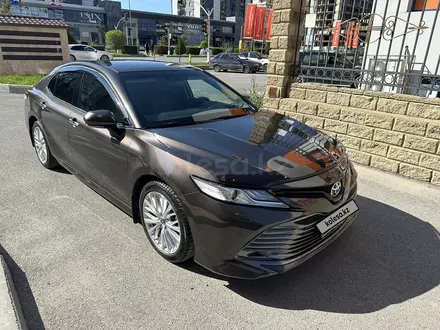 Toyota Camry 2019 года за 15 200 000 тг. в Шымкент