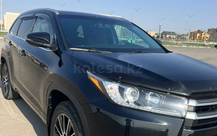 Toyota Highlander 2019 года за 26 000 000 тг. в Астана