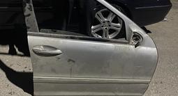 Дверь правое Мерседес 203 Mercedes w203 оригинал привазнойүшін30 000 тг. в Алматы – фото 5