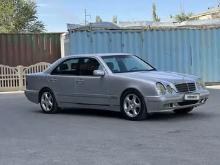 Mercedes-Benz E 320