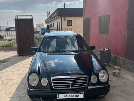 Mercedes-Benz E 320 1997 года за 2 400 000 тг. в Мангистау – фото 2