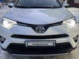 Toyota RAV4 2018 года за 13 800 000 тг. в Жетысай