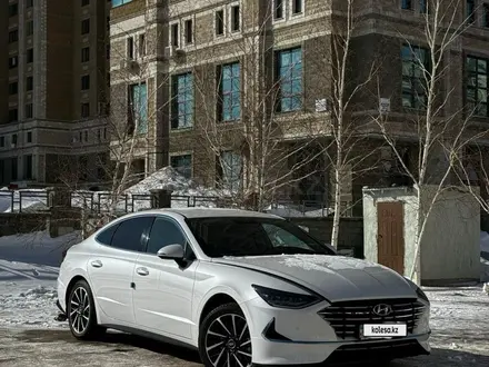 Hyundai Sonata 2021 года за 13 500 000 тг. в Астана