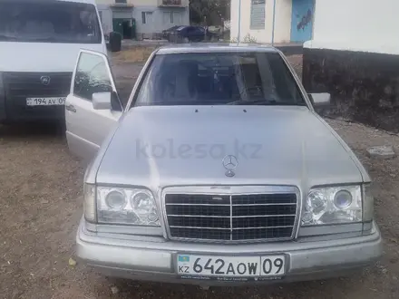 Mercedes-Benz E 220 1993 года за 1 700 000 тг. в Приозерск – фото 2