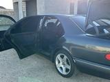 Mercedes-Benz E 200 1998 годаүшін3 250 000 тг. в Актау – фото 2