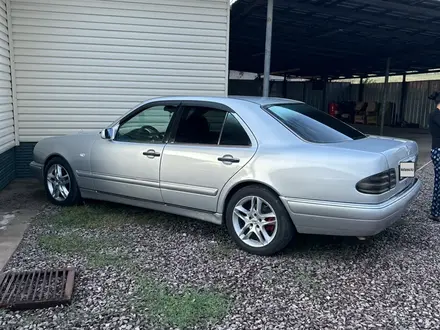 Mercedes-Benz E 280 1996 года за 2 500 000 тг. в Талдыкорган