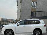 Toyota Land Cruiser 2022 годаfor58 000 000 тг. в Шымкент – фото 2