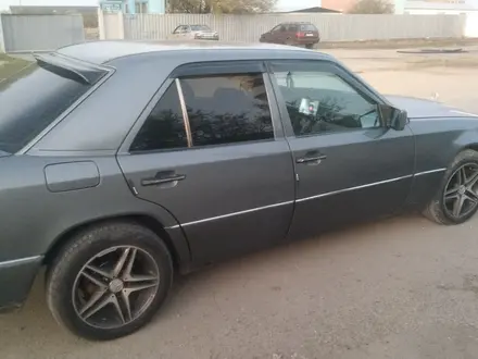 Mercedes-Benz E 200 1991 года за 1 650 000 тг. в Тараз – фото 4