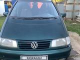 Volkswagen Sharan 1997 года за 1 650 000 тг. в Уральск