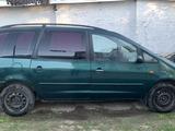 Volkswagen Sharan 1997 года за 1 650 000 тг. в Уральск – фото 2