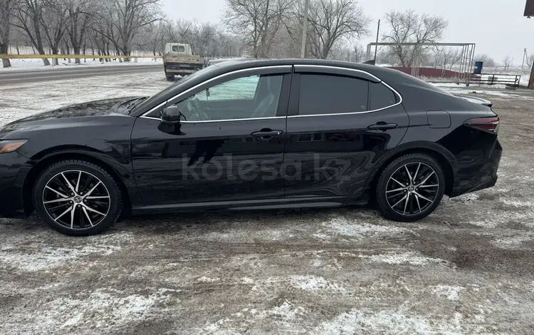 Toyota Camry 2021 года за 13 500 000 тг. в Алматы