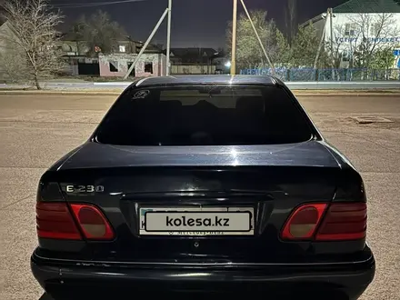 Mercedes-Benz E 200 1997 года за 700 000 тг. в Жанаозен