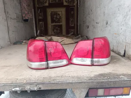 Задние фонари на Toyota 200 за 35 000 тг. в Актобе