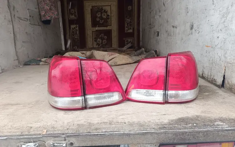 Задние фонари на Toyota 200 за 35 000 тг. в Актобе