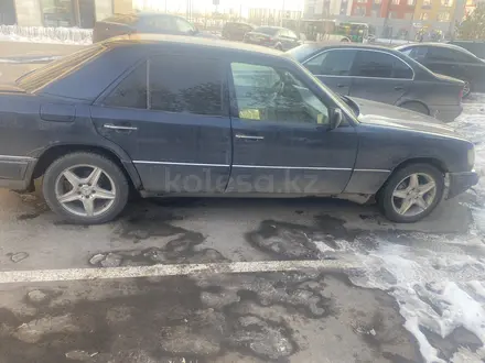 Mercedes-Benz E 280 1994 года за 2 300 000 тг. в Астана – фото 3