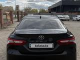 Toyota Camry 2018 годаүшін13 500 000 тг. в Астана – фото 3