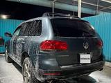 Volkswagen Touareg 2003 года за 4 400 000 тг. в Семей – фото 2