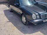 Mercedes-Benz E 320 1997 годаүшін3 300 000 тг. в Жанаозен – фото 4