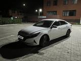 Hyundai Elantra 2022 года за 11 200 000 тг. в Актобе – фото 3