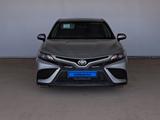 Toyota Camry 2021 года за 16 390 000 тг. в Кызылорда – фото 2