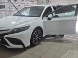 Toyota Camry 2017 года за 9 000 000 тг. в Атырау