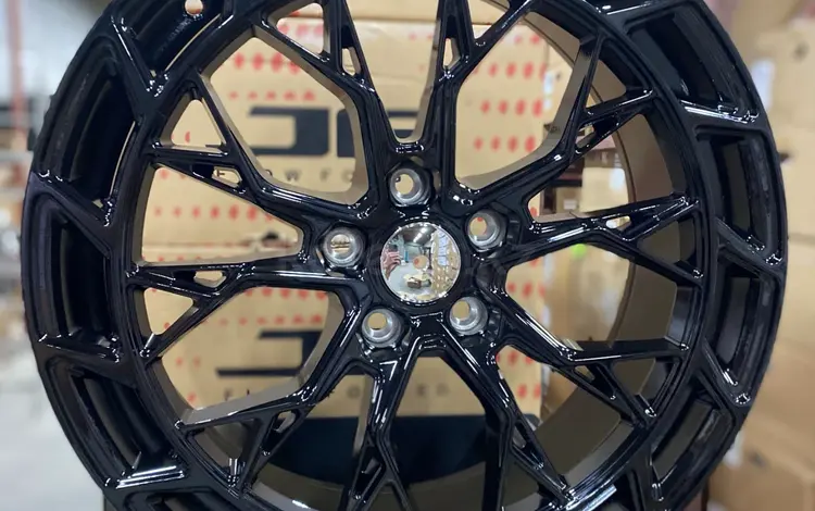 Товар F9004 R19x8, 5J ET35 5x114, 3 D73.1 Gloss Black за 380 000 тг. в Алматы