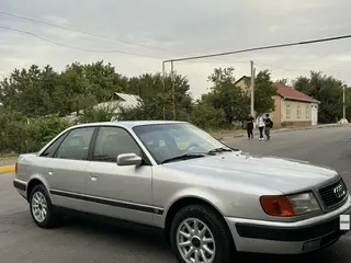 Audi 100