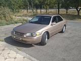 Toyota Camry 1998 года за 2 650 000 тг. в Тараз – фото 3