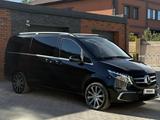 Mercedes-Benz V 300 2023 года за 53 000 000 тг. в Астана – фото 3