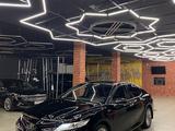 Toyota Camry 2019 года за 13 100 000 тг. в Атырау – фото 3