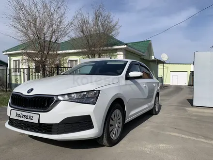 Skoda Rapid 2021 года за 7 400 000 тг. в Атырау – фото 3