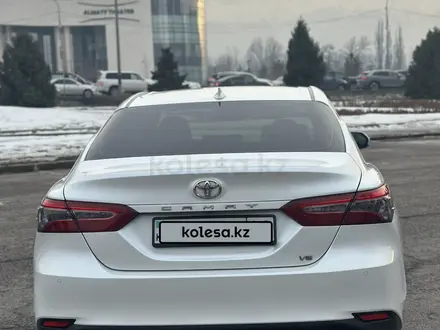 Toyota Camry 2020 года за 18 500 000 тг. в Алматы – фото 3