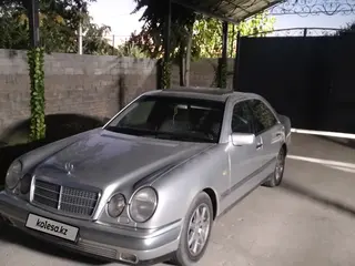 Mercedes-Benz E 240