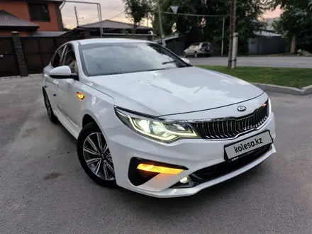 Kia K5 2021 года за 9 999 999 тг. в Алматы