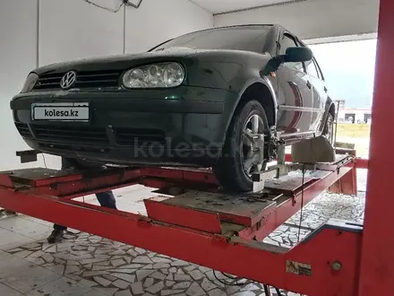 Volkswagen Golf 1998 года за 1 900 000 тг. в Актау – фото 4