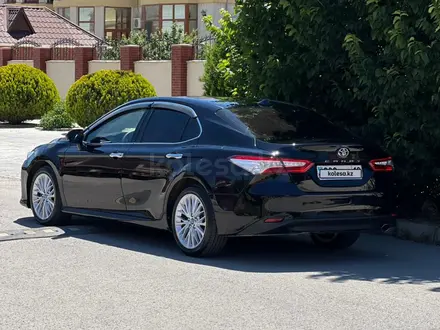 Toyota Camry 2019 года за 13 500 000 тг. в Актау – фото 4