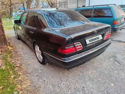 Mercedes-Benz E 320 2001 года за 5 500 000 тг. в Шымкент – фото 4