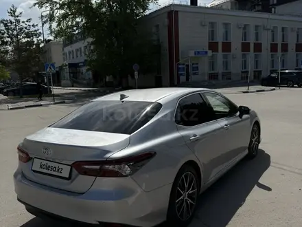 Toyota Camry 2024 года за 20 500 000 тг. в Костанай – фото 2