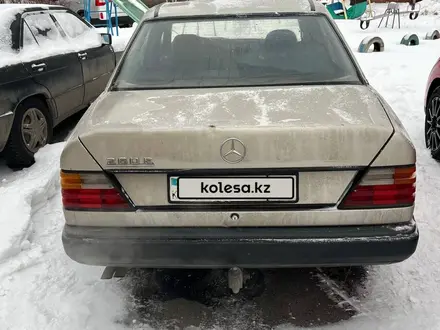 Mercedes-Benz E 260 1988 года за 900 000 тг. в Сарань – фото 2