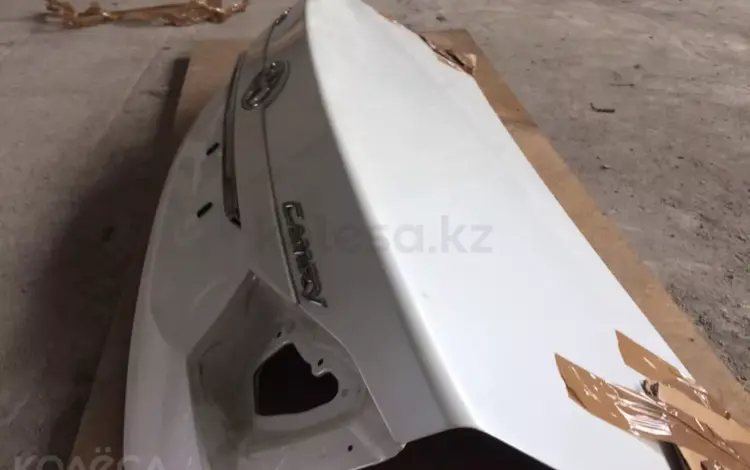 Крышка багажника на camry 50 оригенал новая за 7 777 тг. в Караганда