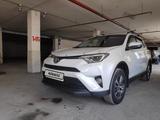 Toyota RAV4 2016 годаүшін10 500 000 тг. в Астана – фото 2